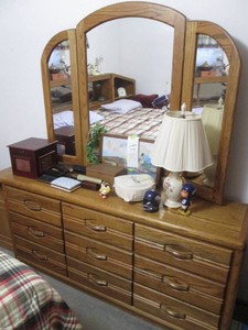 Ladies Wood 9-drawer dresser with Tri-folding detachable mirror