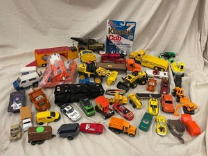 Mixed Lot Die-Cast Toy Cars, Trucks & Construction Vehicles