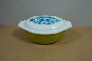 Vintage Pyrex Covered Casserole Dish