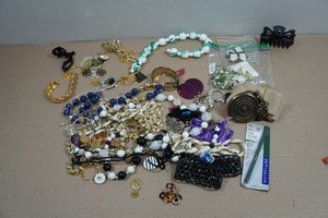 Assorted Vintage Jewelry