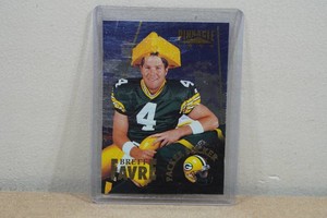 1996 Pinnacle Brett Favre Football Card