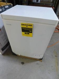 Vissani 5 cu. ft. Manual Defrost Chest Freezer with LED Light Type and Removable Storage Basket in White, Garage Ready