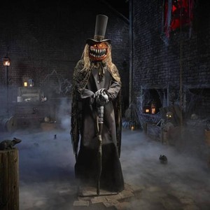 Home Accents Holiday 7 FT Grave & Bones Animated LED Guardian of the Gourds