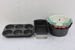 Assorted Baking Pans - 7pc Mixed Lot