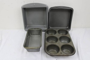Bakeware Mixed Lot - Square, Loaf & 6-Cup Muffin Pans (Lot of 4)