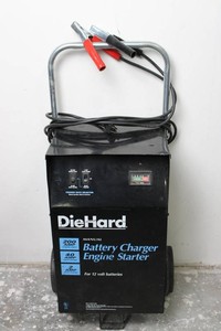 DieHard 200.71220 Manual Battery Charger & Engine Starter