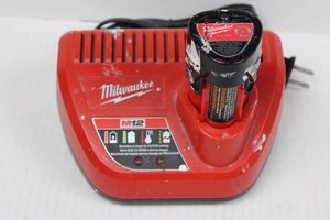 Milwaukee M12 Charger With 1.5Ah 12V Battery 48-11-2401