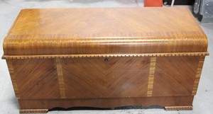 Lane Cedar Chest With Divided Lift-Out Tray