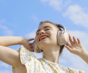 Wireless Over-Ear Headphones With Active Noise Cancellation, B131 - New