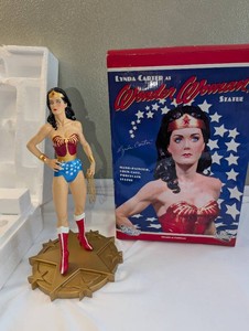 Lynda Carter as Wonder Woman Statue  DC Direct  Limited Edition #26575000  Boxed