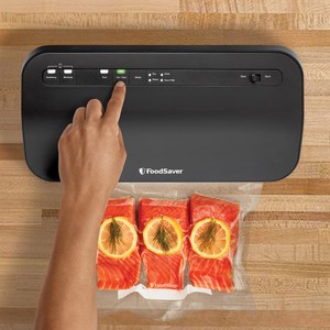 FoodSaver Vacuum Sealer with roll of bags. Model VS2295 - Tested works great