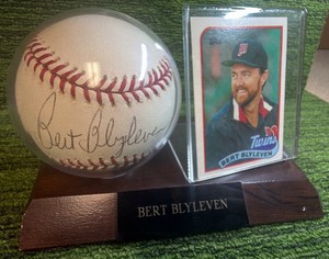 BIG Sweet Spot Autographed Bert Blyleven Baseball with Baseball Card and stand. Minnesota Twins Legendary PitcherAnnouncer