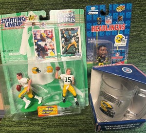 GREEN BAY LOT- 1997 Starting Lineup Super Bowl Quarterbacks Brett Favre Barr Star NIB - 1997 Reggie White Football Headliner- Green Bay Packers MUG 