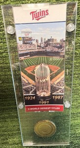 Minnesota Twins Commemorative World Series Gold Coin in DIsplay Case