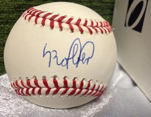 Luis Roberts Sweet Spot Autographed White Sox Baseball - Beckett Authentication - Rawlings Official MLB