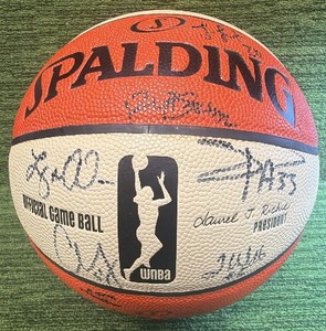 LYNX Autographed(11) Official WNBA Spalding Ball from 2015 Championship Season  Seimone Agustus, Maya Moore, Lindsay Whalen  8 More   Eleven Autos Total 