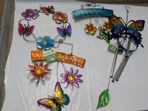1 Wind Chime and 3 Metal Wall Dcor