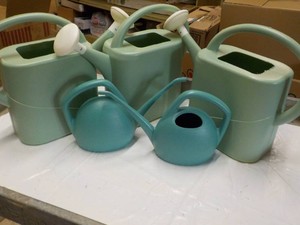 2 Sizes Plastic Sprinkling Cans
