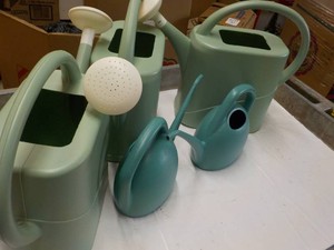 2 Sizes Plastic Sprinkling Cans