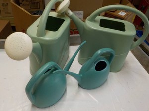 2 Sizes Plastic Sprinkling Cans