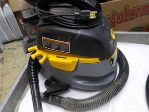 Used Stinger WetDry Vac - powers on
