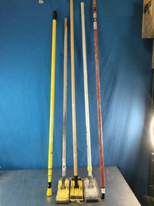 3 Sanding block on a stick and 2 handles