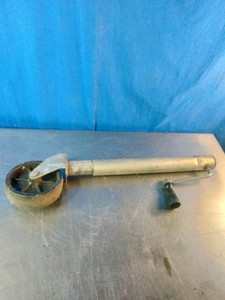 Manual trailer tongue jack