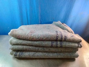 4 Moving blankets