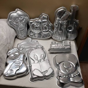Lot of Aluminum Cake Pans Featuring Cartoon and Novelty Themes
