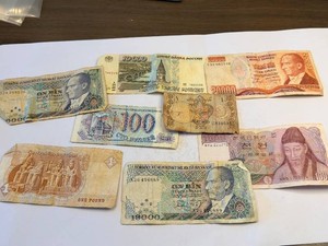 World Currency Banknotes - Mixed International Notes (UK, Korea, Turkey)