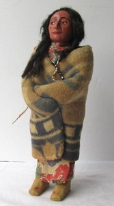 Original 1930s era Native American Figure wBlanket &amp Beaded Necklace - 11