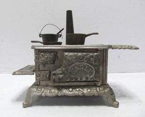 Antique Cast Iron EAGLE Doll or Salesman Sample Stove wCast Iron Cookware