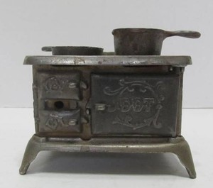 Antique Cast Iron Toy Stove wMatching Cookware