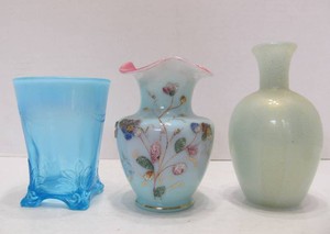 Excellent Group of Vintage &amp Antique Glass Vases&nbsp