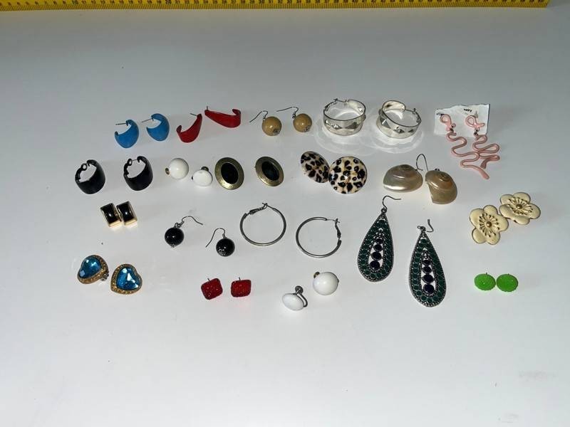 VTG Mixed Lot Assorted Fashion Earrings, Hoops, Studs & Dangles