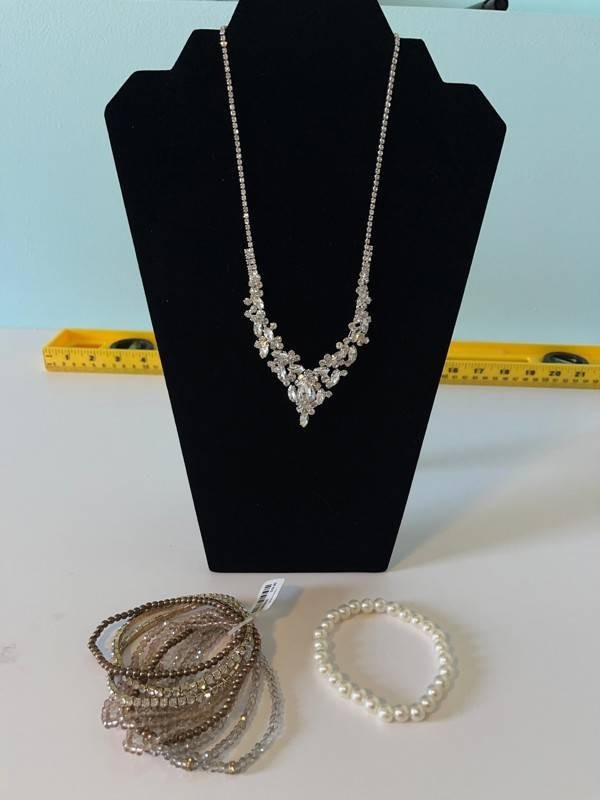 VTG Jewelry - Crystal Statement Necklace & Beaded Bracelet Assortment