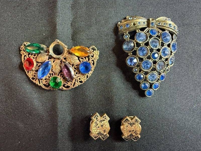 VTG Costume Jewelry & Pendants & Earrings Mixed Lot