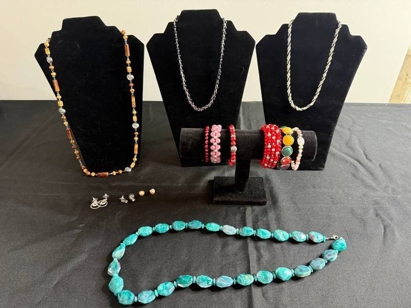 VTG Costume Jewelry - Beaded Necklaces, Bracelets, Earrings Mixed Lot