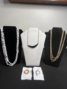 VTG Costume Jewelry - Necklaces & Brooches Mixed Lot