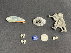 Costume Jewelry Pins & Brooches - Figural, Bow & Liberty Loan Mixed Lot