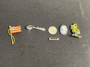 Costume Jewelry Mixed Lot - Trifari Brooch & 5 Pins (Lot of 6)