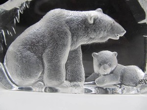 Signed Vintaeg MATS JONASSON Sweden Glass Polar Bear Sculpture