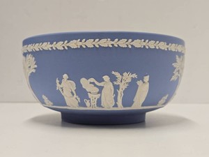 Very Nice WEDGWOOD 8 Centerpiece Bowl