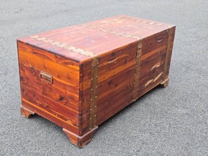 Nice Old Vintage Cedar Chest by Lakeside Craft Shops - Copper Hardware