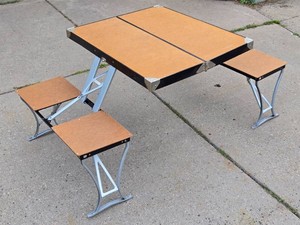 Nice Vintage Portable Fold-Out Picnic Table