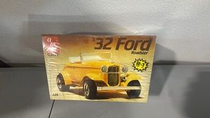 Brand New Sealed AMT 1932 Ford Roadster
