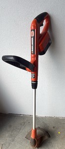 Black & Decker 18 Volt trimmer with Battery