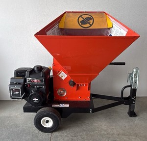 DR Power Tow-Behind Wood Chipper  Shredder  Briggs & Stratton 11.50 Engine (like new, used for one project)