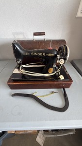 1927 Singer Model 99 Electric Sewing Machine w Bentwood Case & Key
