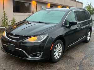 2019 Chrysler Pacifica Touring L  149K Miles  (NO RESERVE)